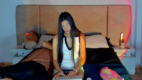 Snapshot of alana__get chatting on 02.14.25 online show from 02.14.25