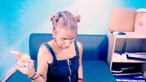 alanadelray online show from 02.28.25