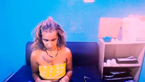 alanadelray online show from 03.10.25