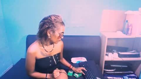 alanadelray online show from 03.12.25