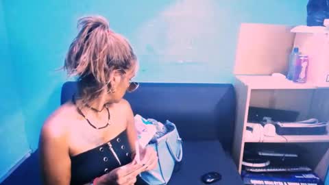 alanadelray online show from 03.12.25