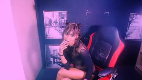 alanadelray online show from 11.27.25