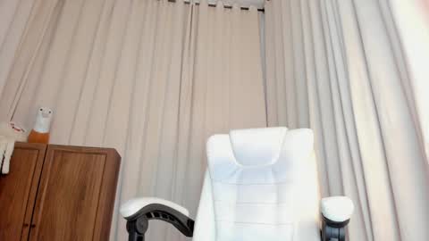 Snapshot of alanakimura_ chatting on 01.05.25 Alana silvana online show from 01.05.25