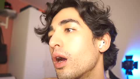 idenavarre online show from 02.21.25