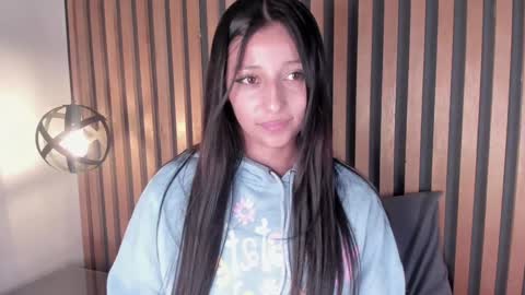 Snapshot of alanha_ chatting on 01.15.25 alanha online show from 01.15.25