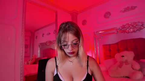 Snapshot of alannamilan chatting on 06.29.26 alannamilan online show from 06.29.26
