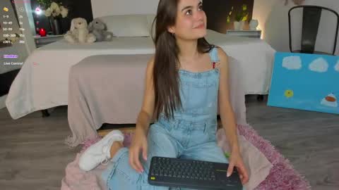 Alanna Cute Russell online show from 05.20.26