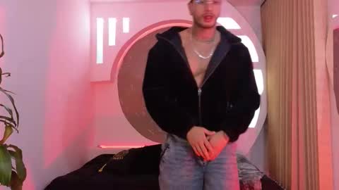 Snapshot of alanrodgers2_0 chatting on 10.24.25 alan online show from 10.24.25