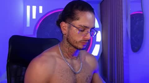 Snapshot of alanrodgers2_0 chatting on 10.27.25 alan online show from 10.27.25