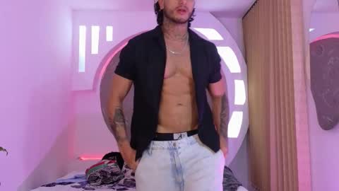 Snapshot of alanrodgers2_0 chatting on 10.28.25 alan online show from 10.28.25