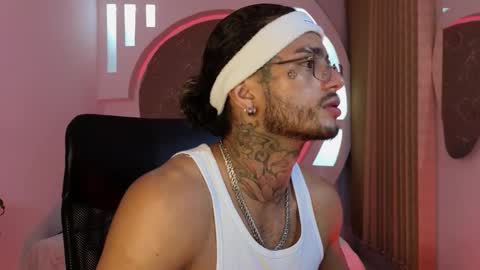 Snapshot of alanrodgers2_0 chatting on 10.30.25 alan online show from 10.30.25