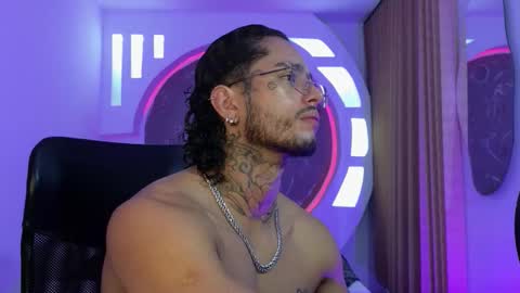 Snapshot of alanrodgers2_0 chatting on 10.31.25 alan online show from 10.31.25