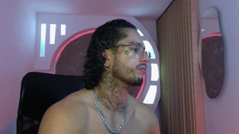 Snapshot of alanrodgers2_0 chatting on 11.01.25 alan online show from 11.01.25