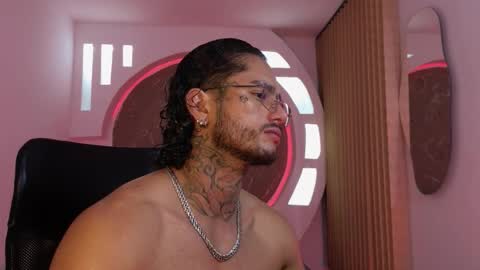 Snapshot of alanrodgers2_0 chatting on 11.02.25 alan online show from 11.02.25