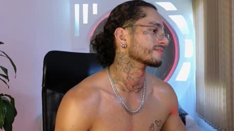 Snapshot of alanrodgers2_0 chatting on 11.08.25 alan online show from 11.08.25