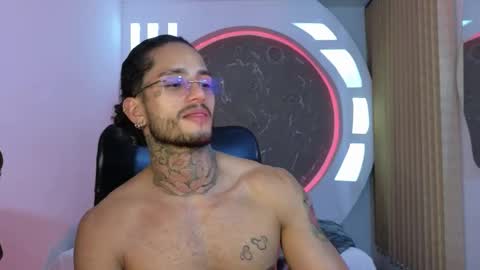 Snapshot of alanrodgers2_0 chatting on 11.14.25 alan online show from 11.14.25