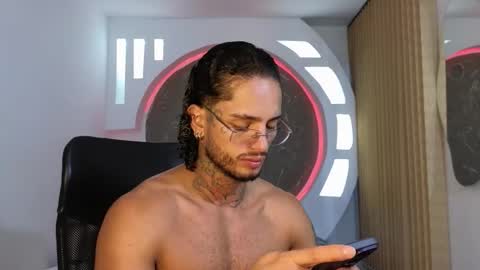 Snapshot of alanrodgers2_0 chatting on 11.15.25 alan online show from 11.15.25