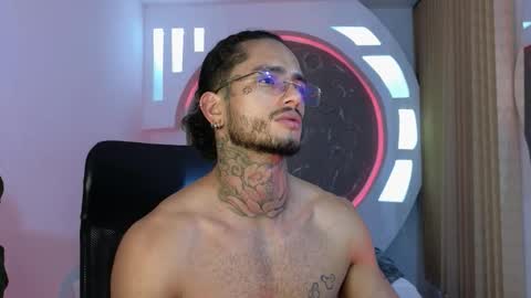 Snapshot of alanrodgers2_0 chatting on 11.19.25 alan online show from 11.19.25