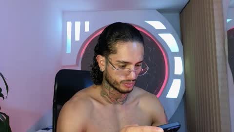 Snapshot of alanrodgers2_0 chatting on 11.21.25 alan online show from 11.21.25