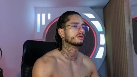 Snapshot of alanrodgers2_0 chatting on 11.22.25 alan online show from 11.22.25