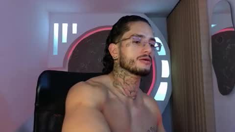 Snapshot of alanrodgers2_0 chatting on 11.23.25 alan online show from 11.23.25