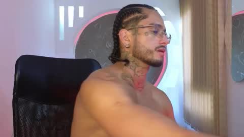 Snapshot of alanrodgers2_0 chatting on 11.30.25 alan online show from 11.30.25