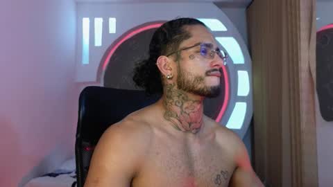 Snapshot of alanrodgers2_0 chatting on 12.03.25 alan online show from 12.03.25