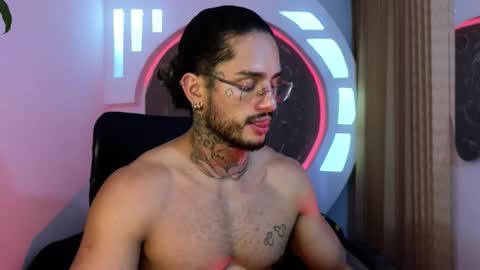 Snapshot of alanrodgers2_0 chatting on 12.17.25 alan online show from 12.17.25