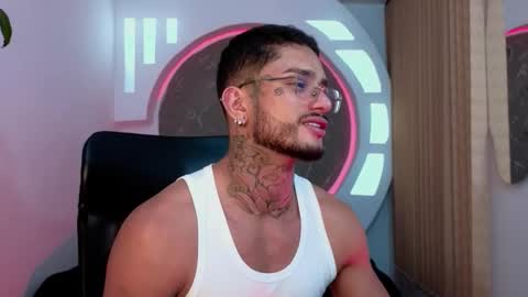 Snapshot of alanrodgers2_0 chatting on 12.20.25 alan online show from 12.20.25