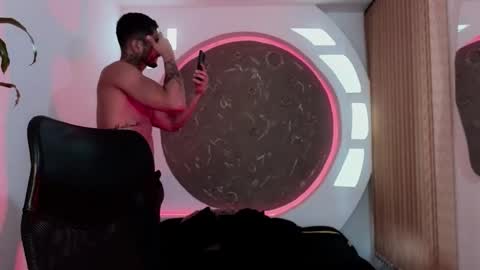 Snapshot of alanrodgers2_0 chatting on 12.21.25 alan online show from 12.21.25