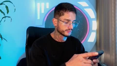 Snapshot of alanrodgers2_0 chatting on 12.22.25 alan online show from 12.22.25