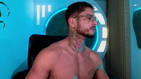 Snapshot of alanrodgers2_0 chatting on 12.23.25 alan online show from 12.23.25