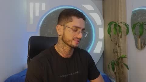 Snapshot of alanrodgers2_0 chatting on 03.11.26 alan online show from 03.11.26