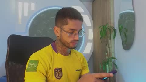 Snapshot of alanrodgers2_0 chatting on 03.25.26 alan online show from 03.25.26