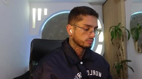 Snapshot of alanrodgers2_0 chatting on 04.02.26 alan online show from 04.02.26