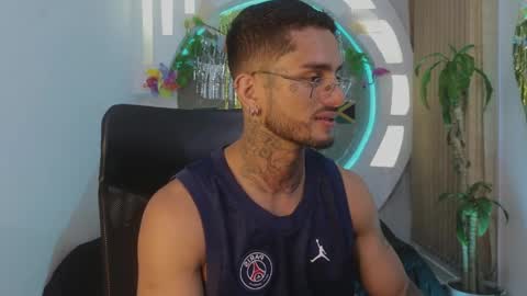 Snapshot of alanrodgers2_0 chatting on 04.08.26 alan online show from 04.08.26