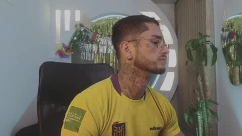 Snapshot of alanrodgers2_0 chatting on 04.11.26 alan online show from 04.11.26