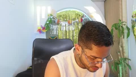 Snapshot of alanrodgers2_0 chatting on 04.12.26 alan online show from 04.12.26