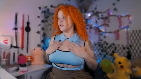 Snapshot of alaska_colors chatting on 10.23.25 Caro online show from 10.23.25