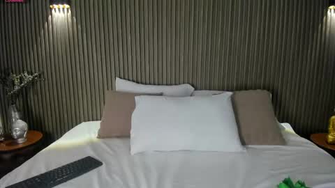 Alassia Hocthner online show from 04.17.26