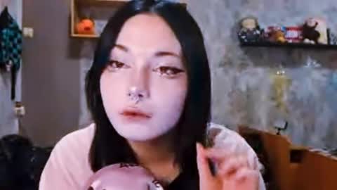 Snapshot of alberthamazierski chatting on 11.30.25 Im Katrina online show from 11.30.25