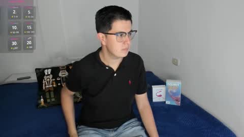 Snapshot of ale223735 chatting on 11.08.25 Alejandro Thamer online show from 11.08.25