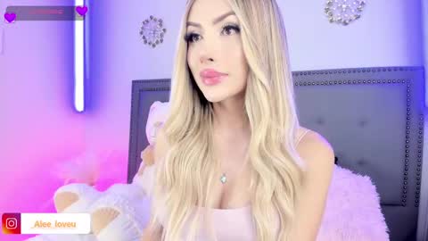 Snapshot of ale_love_ chatting on 09.30.25 ALE LOVE online show from 09.30.25