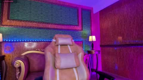 Snapshot of ale_sweety_ chatting on 11.28.25 Aleja Online GTM-5 700 1400 online show from 11.28.25