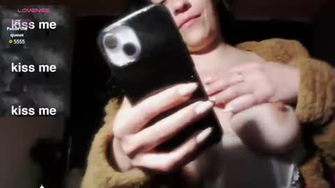 Snapshot of aledelo chatting on 12.31.24 aledelo online show from 12.31.24