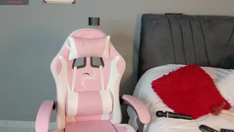 Alejandra Jones online show from 09.28.25