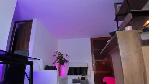 A L E J A N D R A online show from 01.18.25