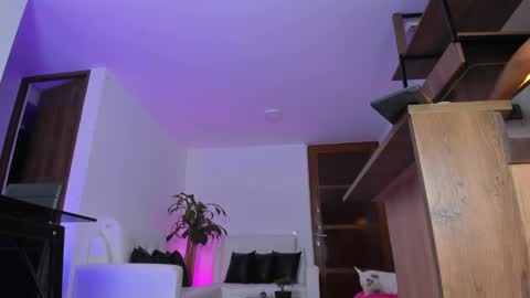 A L E J A N D R A online show from 01.25.25