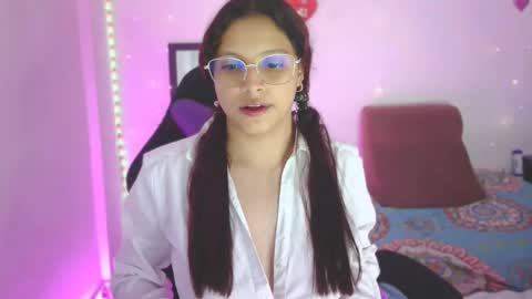 Aleja Harker  online show from 03.05.25