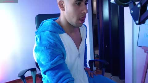 Snapshot of alejandrojf_00 chatting on 01.01.25 Daiki jack online show from 01.01.25